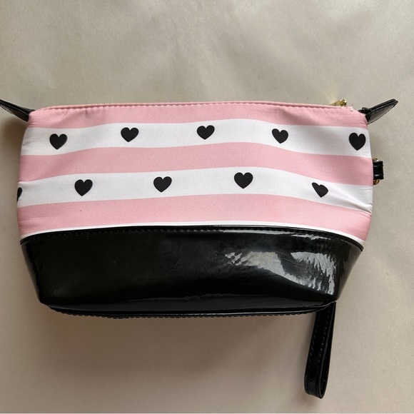 Betsey Johnson Pink and Black Heart Pattern Women's Make-up Bag Kit  Clutch - Picture 2 of 15